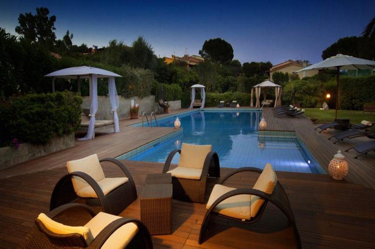 Hotel Albaruja 4*